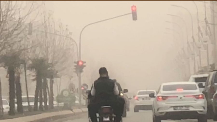 Toz bulutu Ceylanpınar'da hayatı olumsuz etkiledi