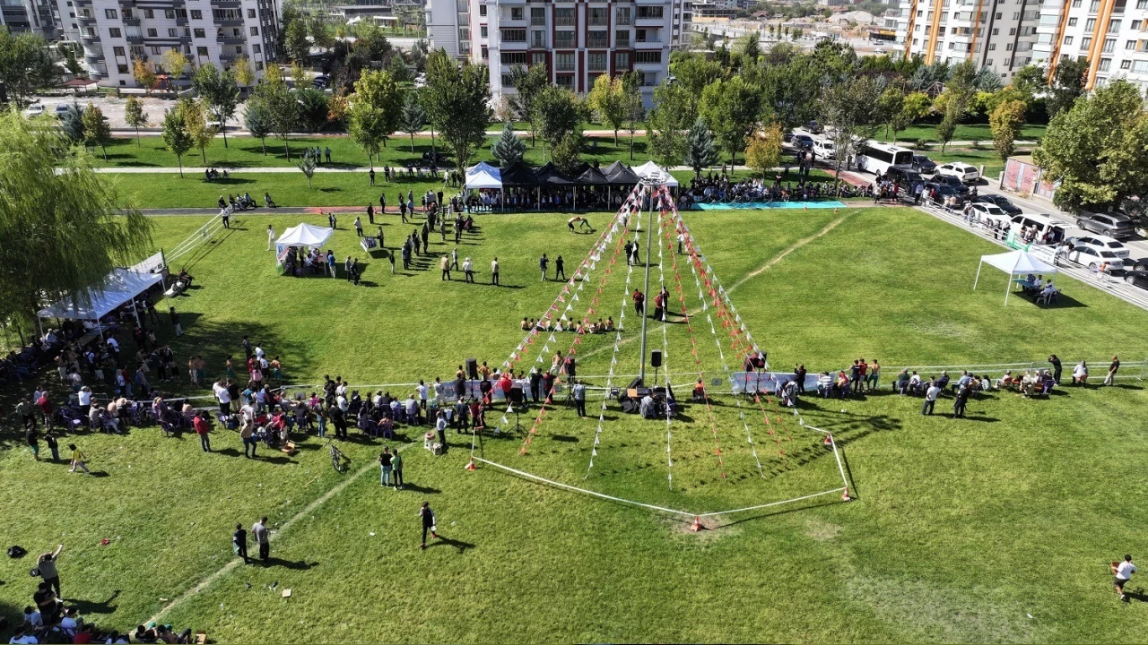 Turgut zal Karakucak Greleri cokulu bir trenle balad