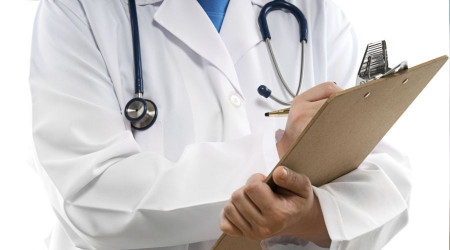 Türkiye’de doktorlar daha az kazanıyor