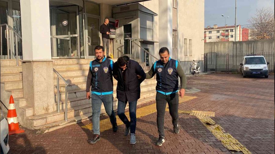 Uygun fiyata başkalarının evlerini satmış