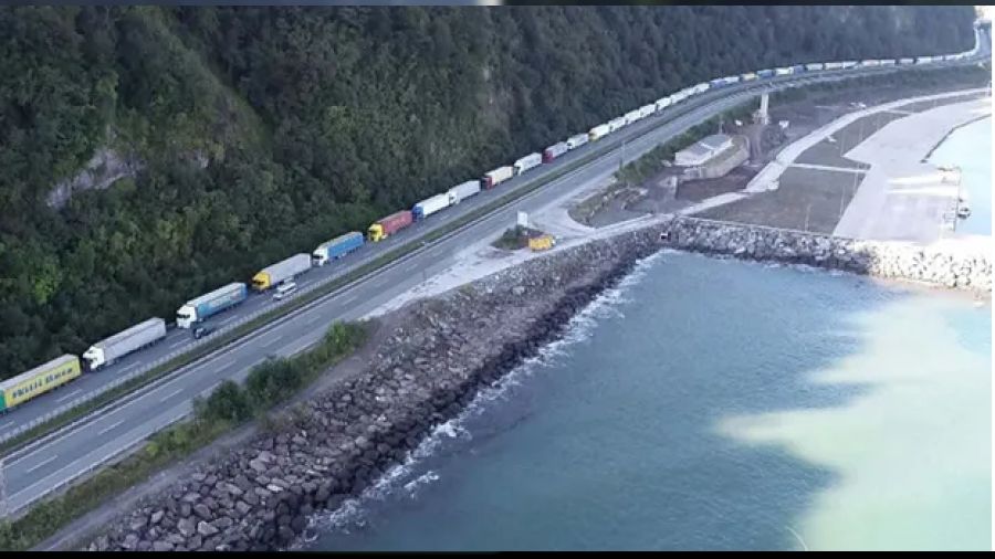 Yok böyle bir tır kuyruğu!