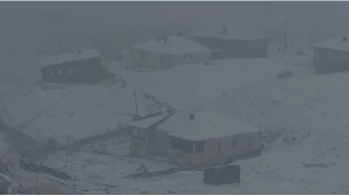 Yüksekova'da yoğun kar yağışı uçak seferlerini durdurdu