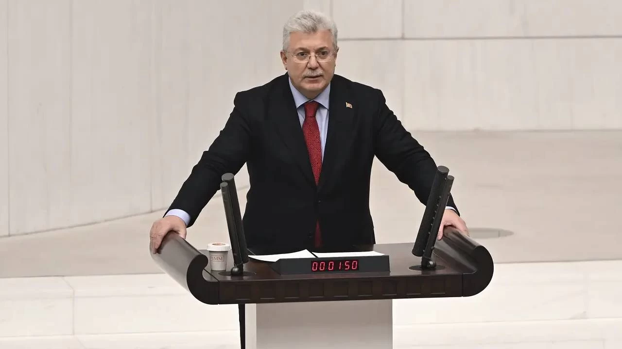 AKP'li Akbaşoğlu: Biz milletimizin emrinde bir partiyiz