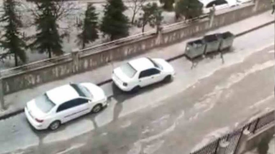 Ankara'da saanak ya ve dolu etkili oldu