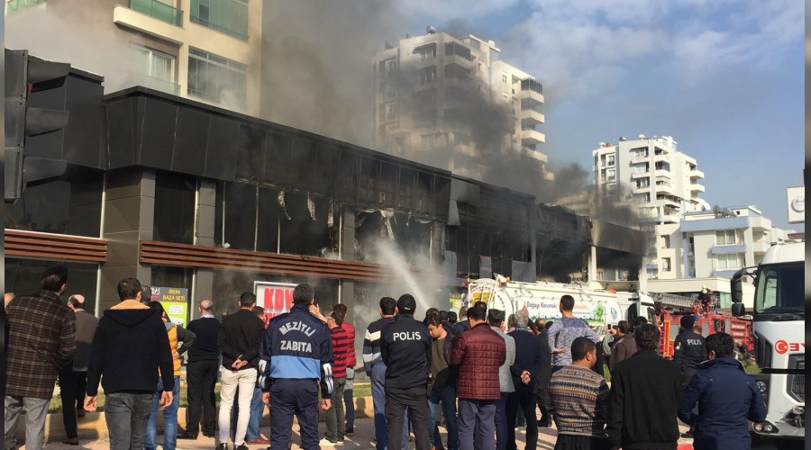 Apartman altında çıkan yangın korkuttu