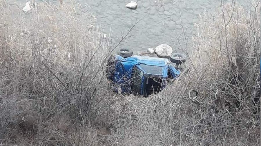 Artvin'de otomobil dereye düştü: 1 ölü, 1 yaralı