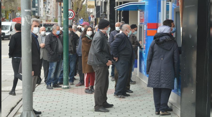 Bankalarda 'kısıtlama kuyruğu'