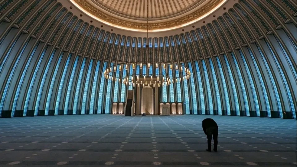 Berat Kandili 2026: Affın ve Arınmanın Gecesi. Berat Kandil gecesi ne zaman? Peygamber efendimiz Berat gecesiyle ilgili ne söylemiş?