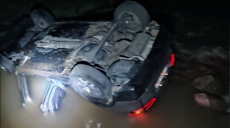 Bingöl'de otomobil dereye yuvarlandı: 7 yaralı