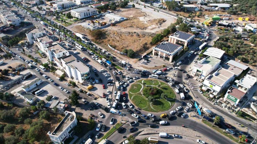 Bodrum'da trafik durdu, tüm yollar kitlendi