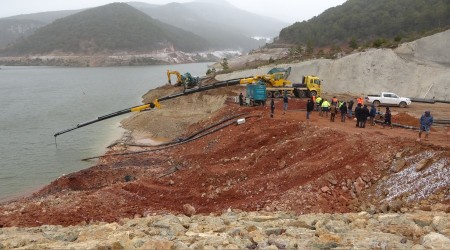 Çatlak barajda su 3 metreye indirildi