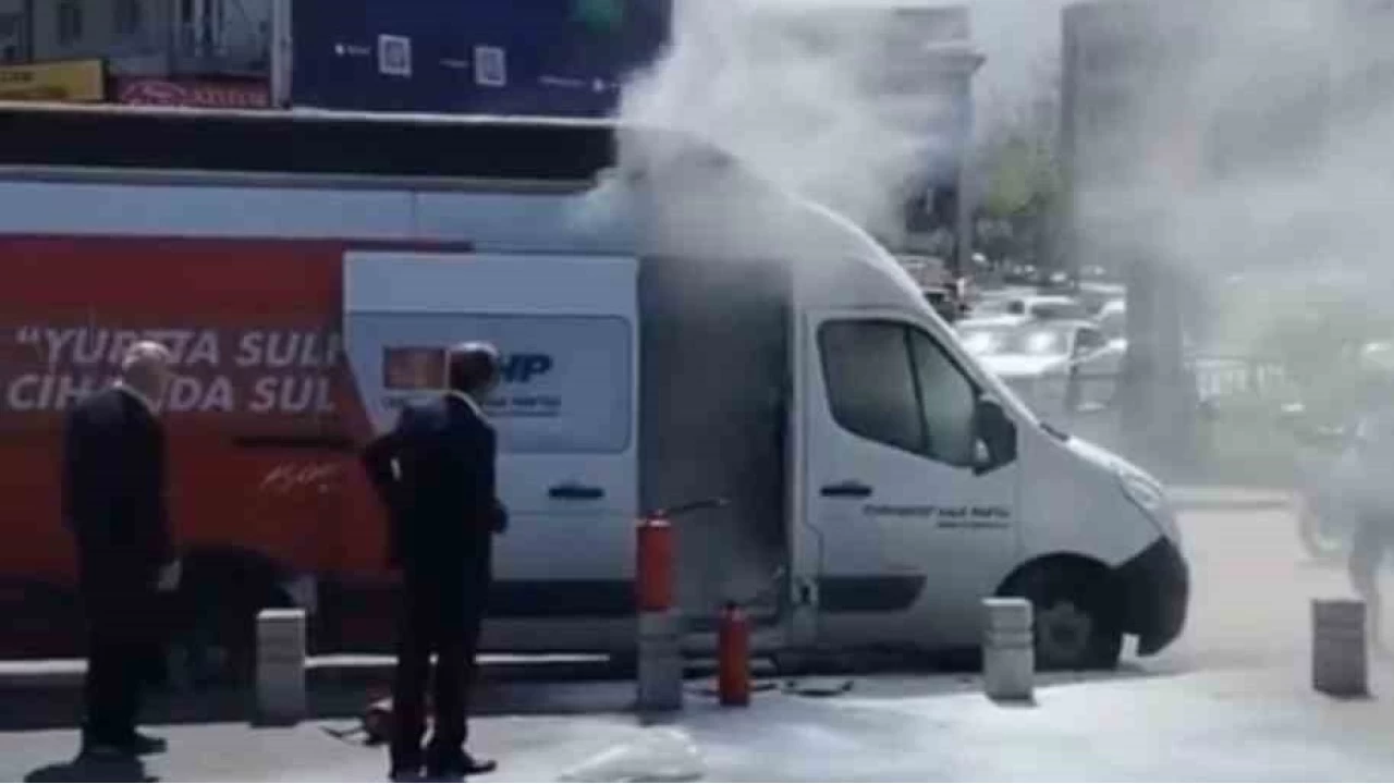 CHP seçim aracı alev alev yandı