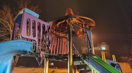 Çocuk parkı alevler içinde kaldı