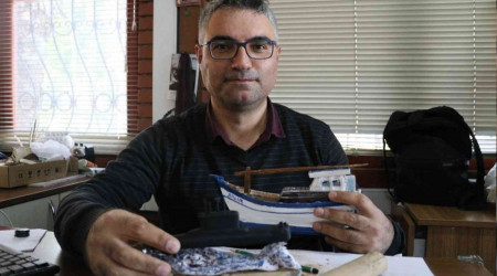 Denizden çıkan odunları sanata dönüştürüyor