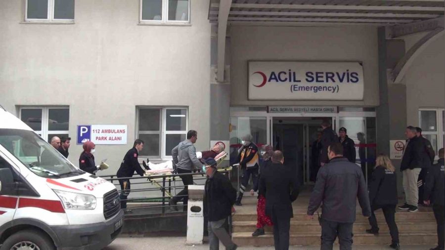 Erdek Belediye Başkanı Burhan Karışık, bıçaklı saldırıda yaralandı