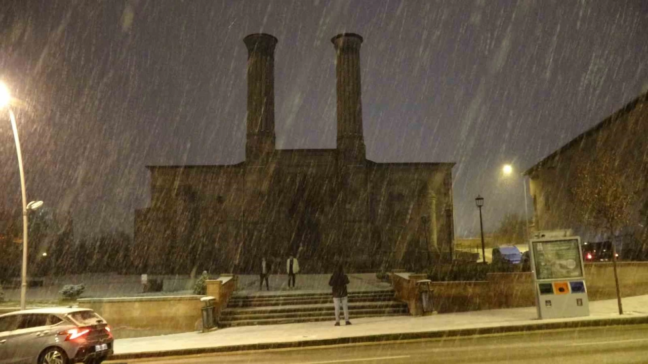 Erzurum'da beklenen kar ya balad