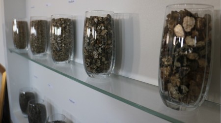 Esrarengiz madeni dünyaya satıyoruz