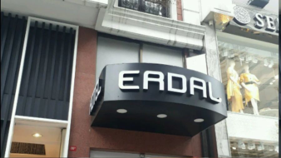 Fatih'te otel icradan satılıyor