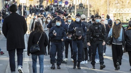 Fransa'da son 24 saatte 27 bin 166 yeni vaka