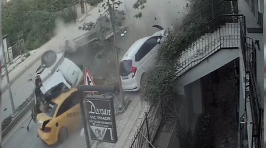 Freni boşalan vinç 11 araca çarptı