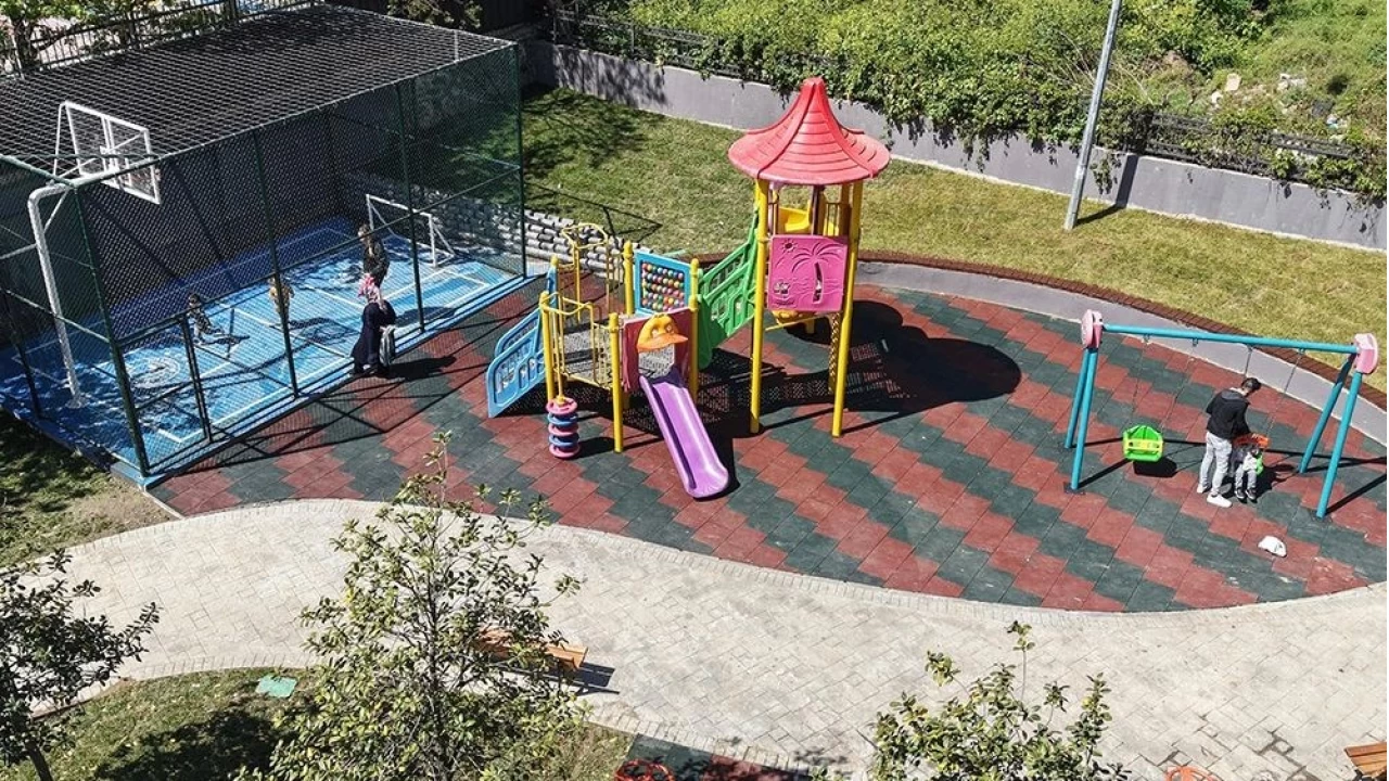 Gaziosmanpaşa'da parklar yenileniyor