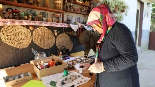 Halk eğitimden emekli oldu atıkları evinde sanata dönüştürdü