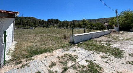 Hırsızlar bu sefer mezarlığın kapsını çaldı