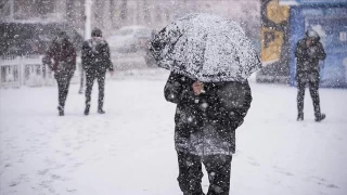 stanbul'da etkisini artran kar ya srclere zor anlar yaatyor