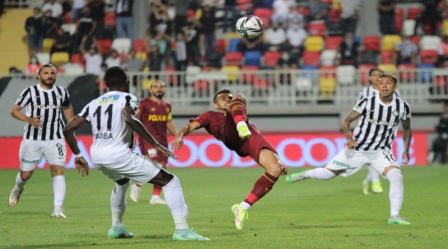 İzmir derbisinin galibi Mustafa Denizli'nin Altay'ı oldu