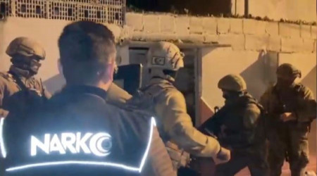 İzmir'de 50 adrese zehir baskını: 37 gözaltı
