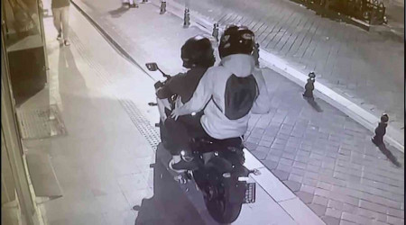Kadıköy'de hırsızlar 10 saniyede 250 bin TL değerinde motosiklet çaldı
