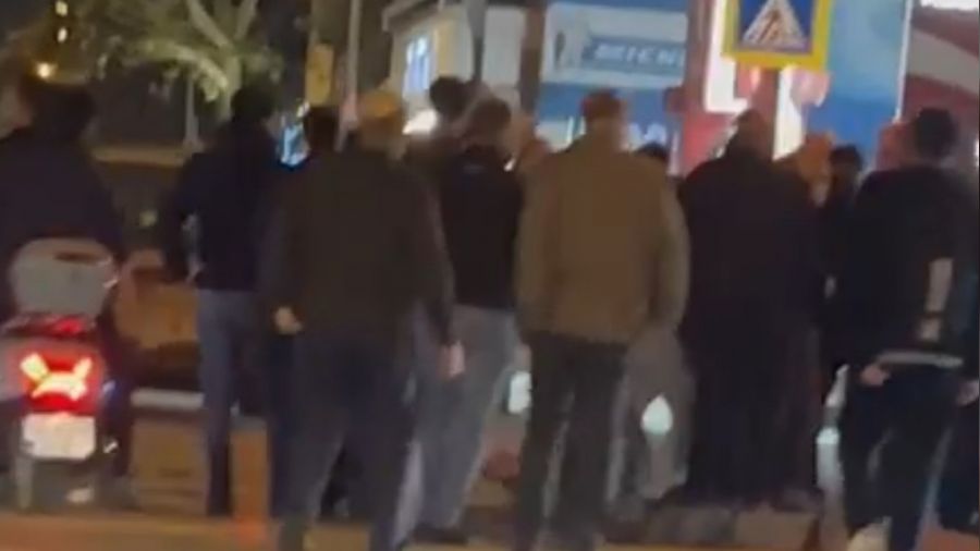 Kadını taciz eden şahsa meydan dayağı