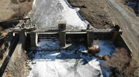 Kars'ta soğuktan HES barajı dondu