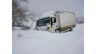 Kastamonu'da youn kar ya nedeniyle aralar yolda mahsur kald