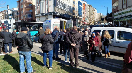 Kaynbirader, kalabaln ortasnda enitesini vurdu: 1 yaral