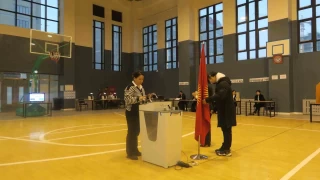 Kırgızistan'da halk erken parlamento seçimleri için sandık başında