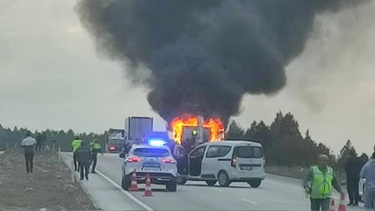 Konya'da oto ekici alev alev yand