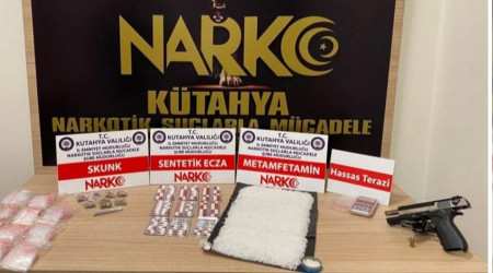 Kütahya'da durdurulan araçta çok sayıda uyuşturucu madde ele geçirildi