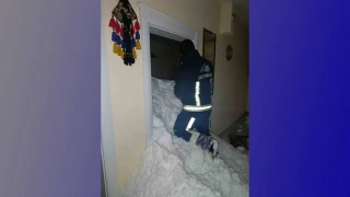 Mahalleye çığ düştü: 1 kişi kayıp, 22 ev boşaltıldı