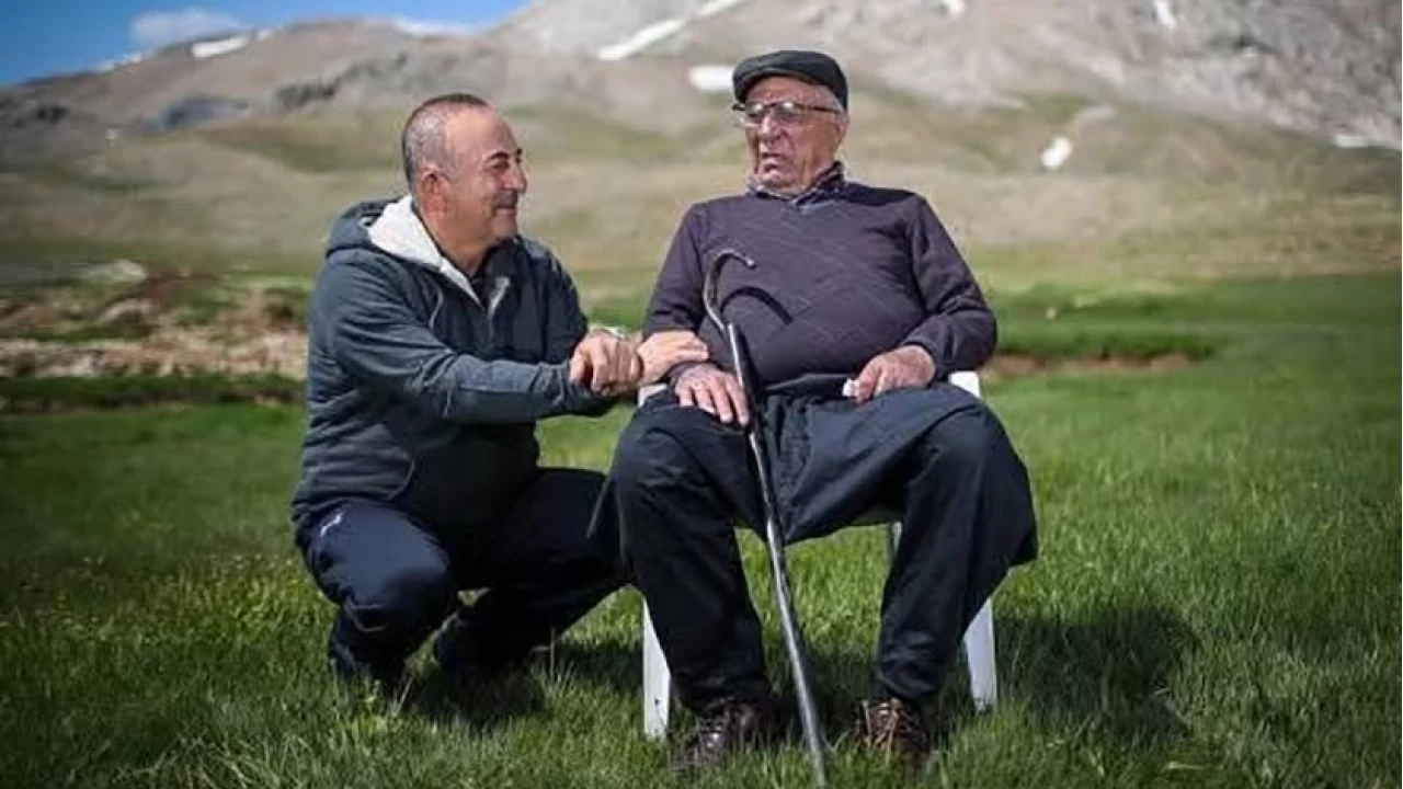 Mevlüt Çavuşoğlu'nun babası hayatını kaybetti