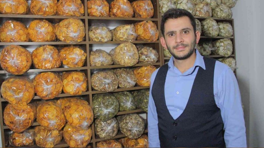 Meyve kurusu siparişlerine yetişmeye çalışıyor