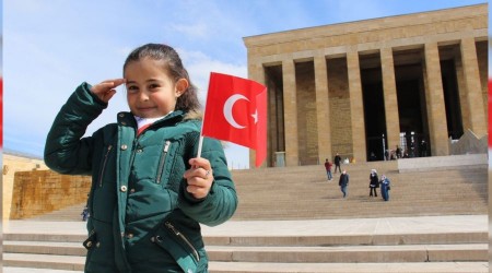 Minik Hira Anıtkabir'e kavuştu