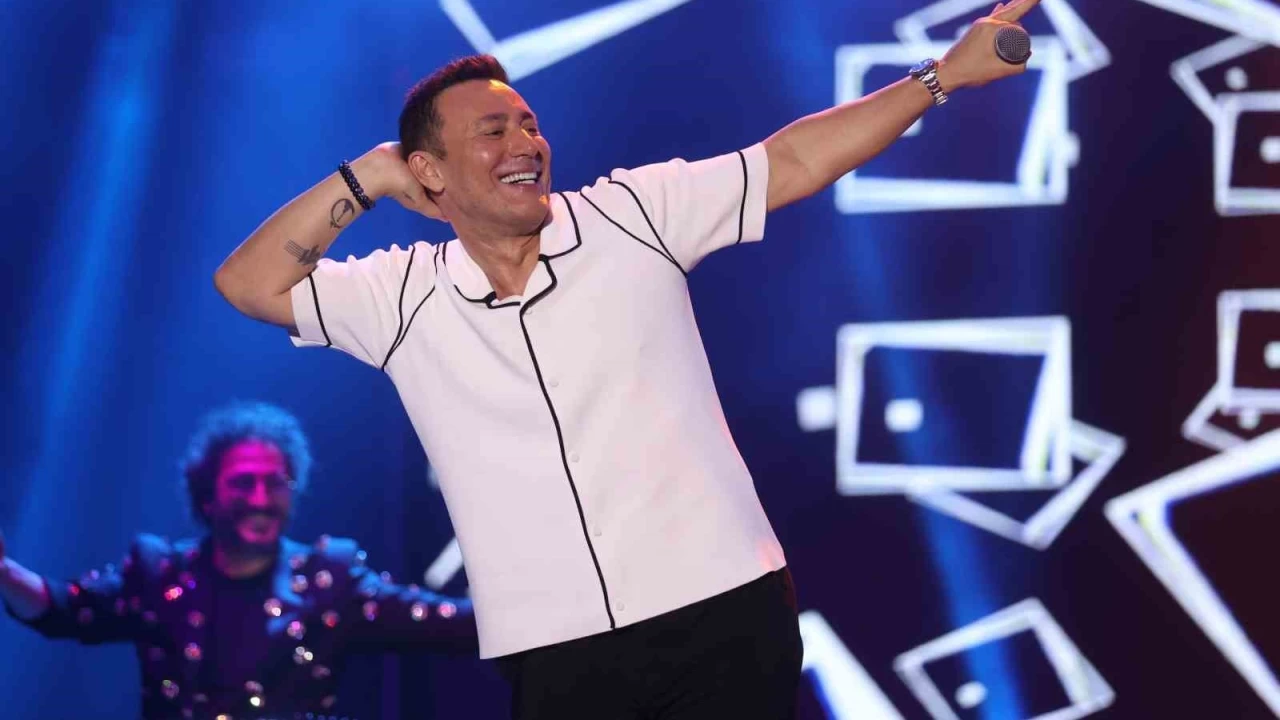 Mustafa Sandal o şehirde fırtına gibi esti