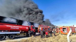 Niğde'de fabrika yangını: Ekiplerin müdahalesi sürüyor
