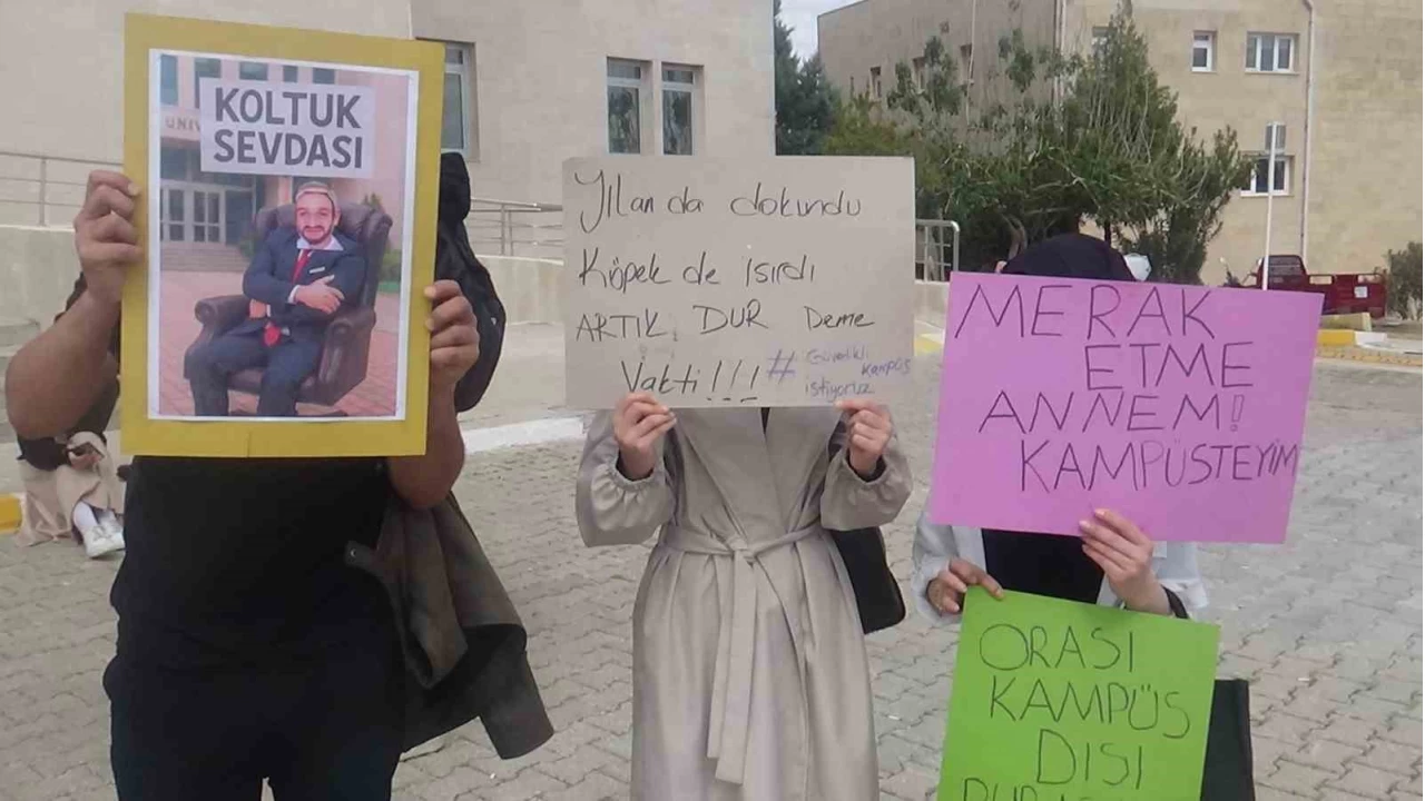 Öğrenciler ölen arkadaşları için eylem yaptı