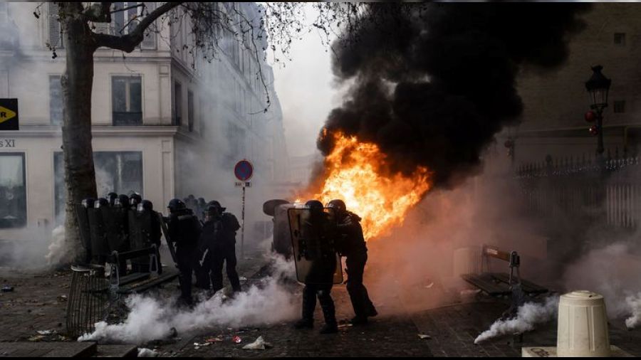 PKK'lı göstericiler Paris'i perişan etti, Fransızların 'gık'ı çıkmadı!