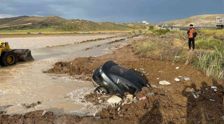 Polatl'da selin srkledii iki ara toprak altnda kald