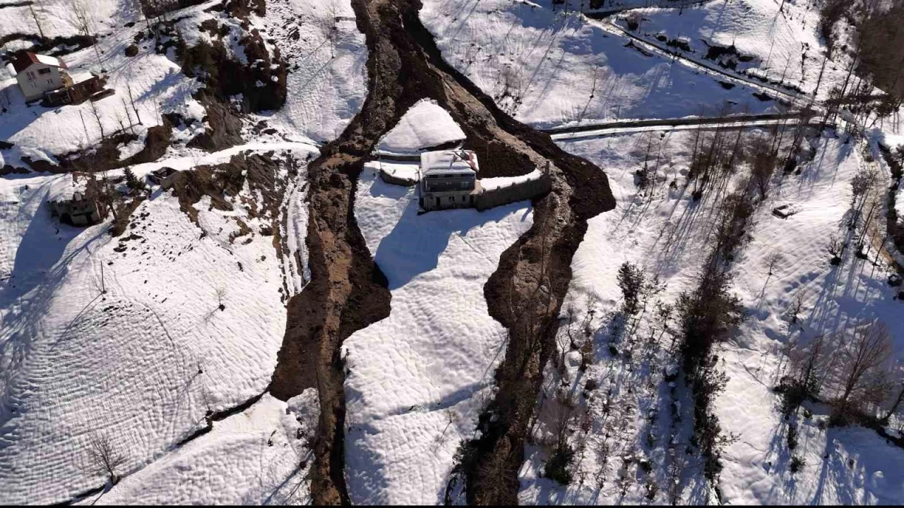 Rize'deki heyelanda tedbir amal boaltlan ev sahibi 18'e ykseldi