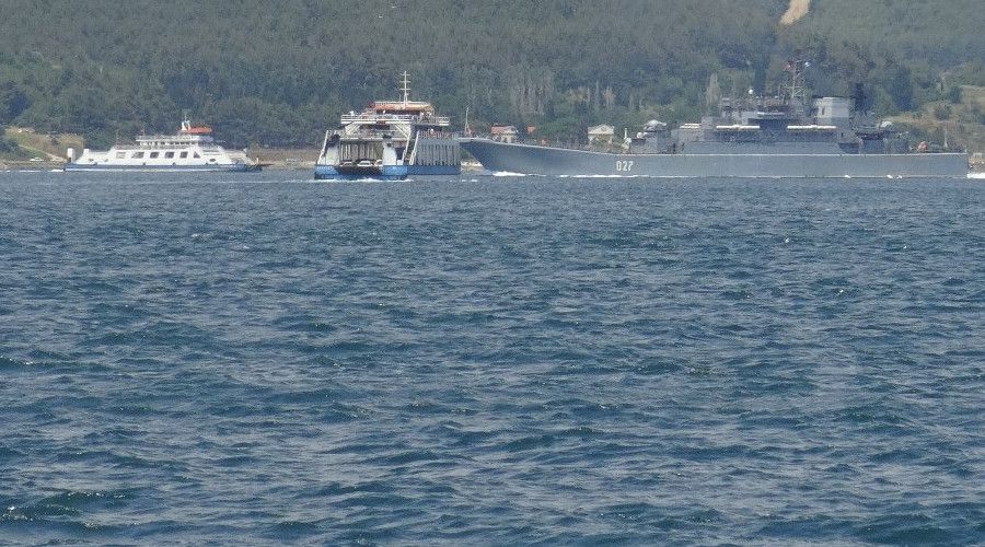 Rus savaş gemileri peş peşe Çanakkale Boğazı'ndan geçti