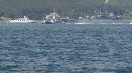 Rus savaş gemileri peş peşe Çanakkale Boğazı'ndan geçti
